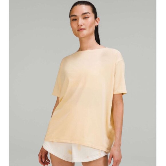 Lululemon Back in Action Shirt Womens 8 Beige Short Sleeve Relaxed Back Tee - Picture 1 of 5